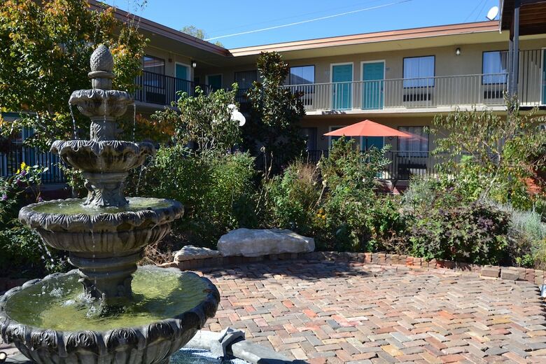 Motel Cascades Inn