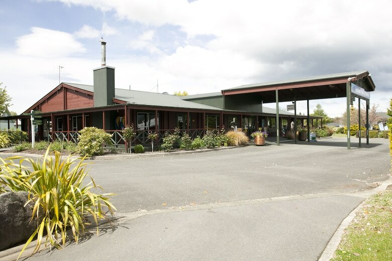 Te Anau Top 10 Holiday Park