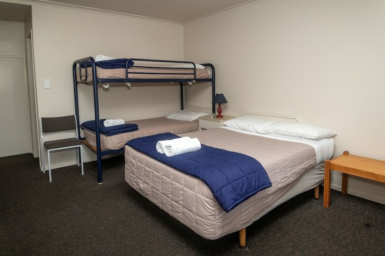 Te Anau Top 10 Holiday Park