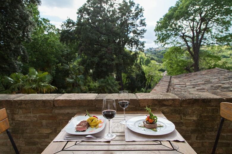 Hotel Castello Di Montegridolfo Spa Resort