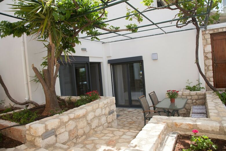 Aparthotel Artemis Village Apartments & Studios