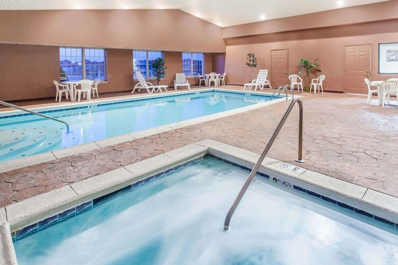 Hotel Ramada By Wyndham Sparta/at Speedway