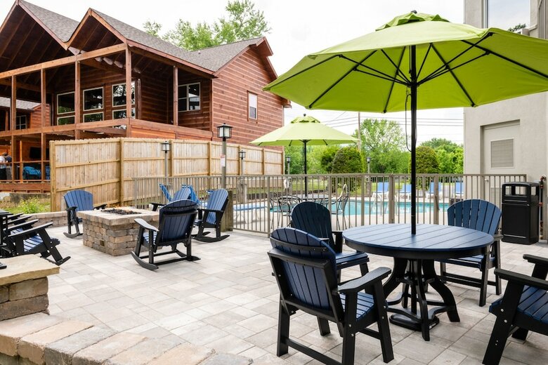 Hotel Twin Mountain Inn & Suites