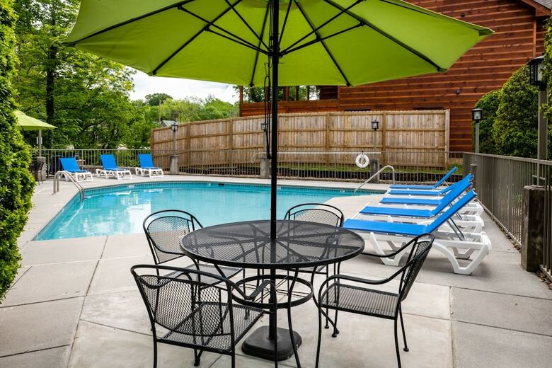 Hotel Twin Mountain Inn & Suites
