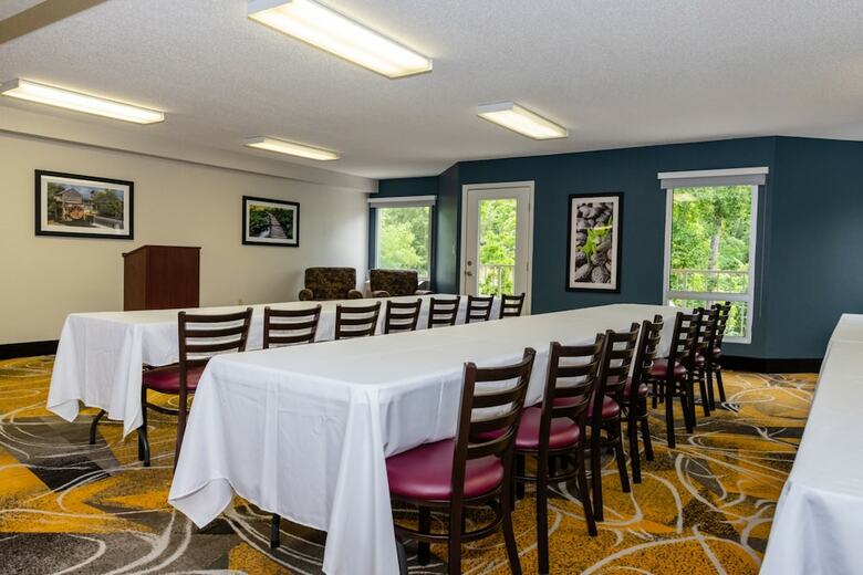 Hotel Twin Mountain Inn & Suites