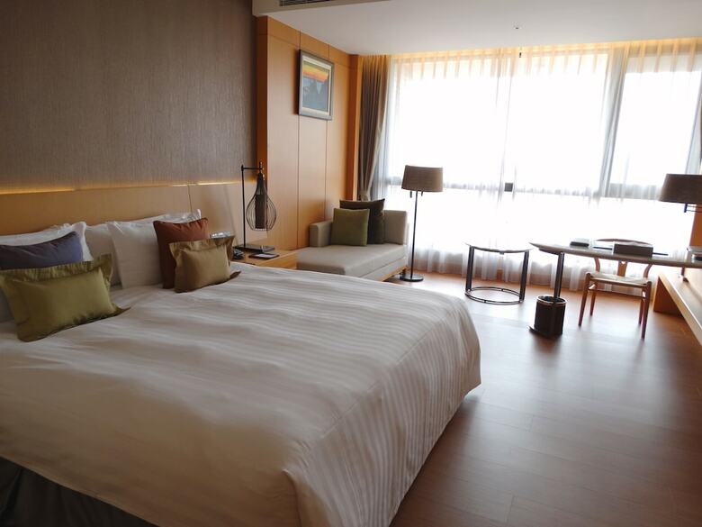 Golden Lake Hotel
