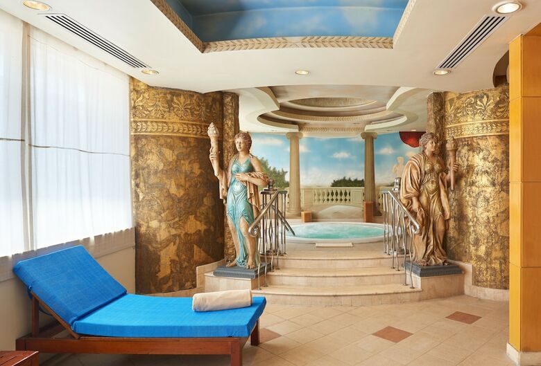 Hotel Grand Nile Tower