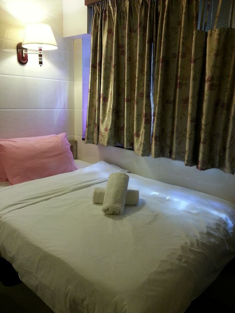 Hotel Maple Leaf Guest House