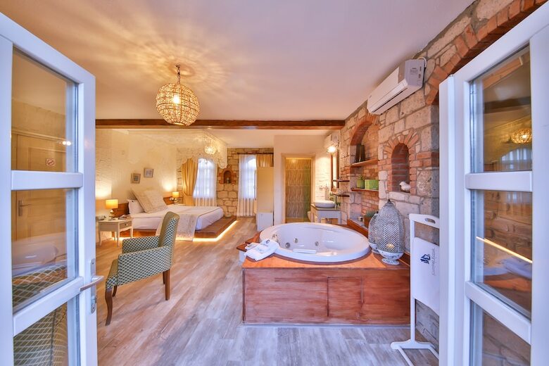 Hotel Cumbal? Konak Ala�at?