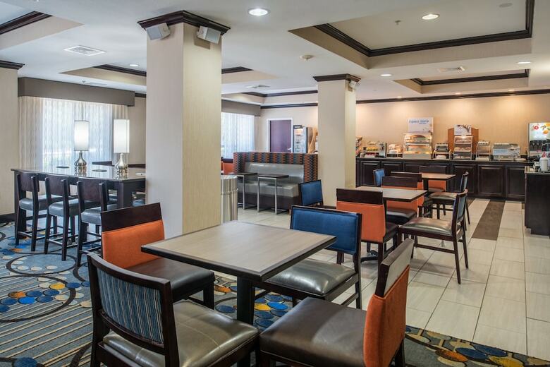 Hotel Holiday Inn Express & Suites W. Monroe