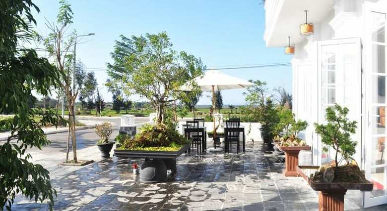 Golden Sunset Hotel