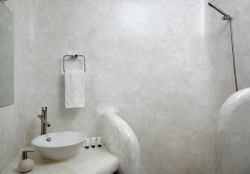 Villa Elia White Residence