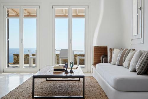 Villa Elia White Residence