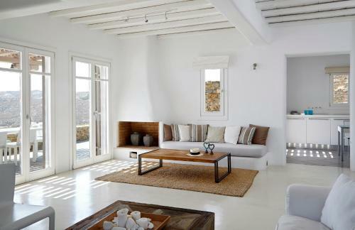 Villa Elia White Residence