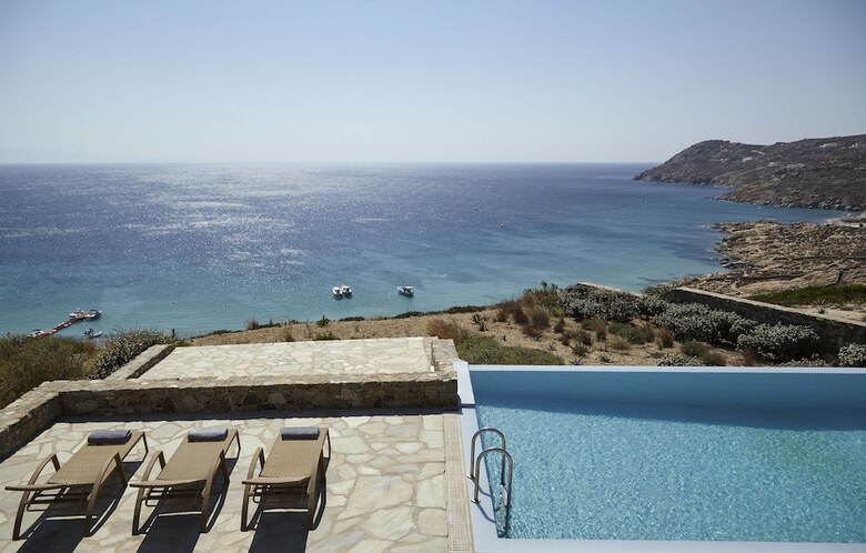Villa Elia White Residence
