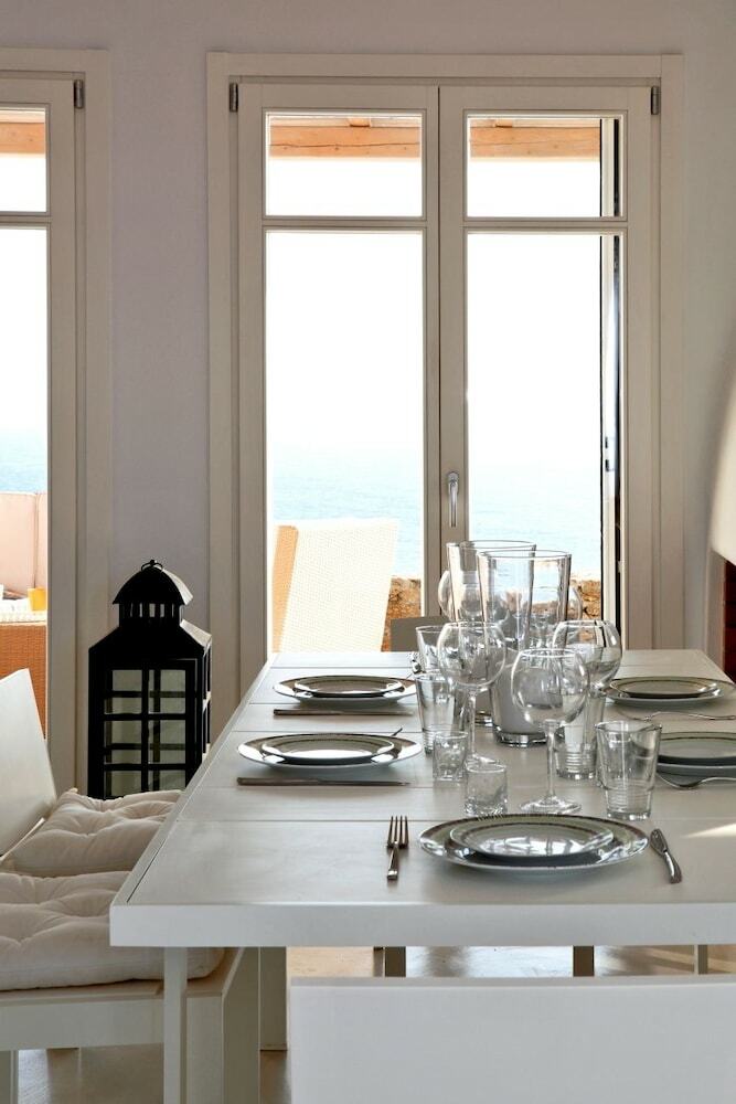 Villa Elia White Residence