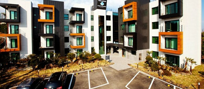 Port Avenue Hotel & Resort