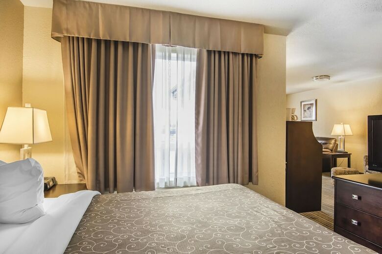 Hotel Quality Inn And Suites
