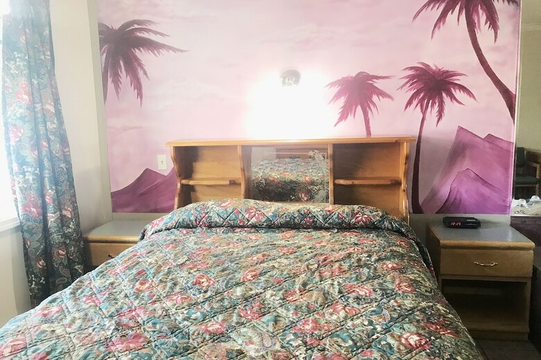 Lamplighter Motel