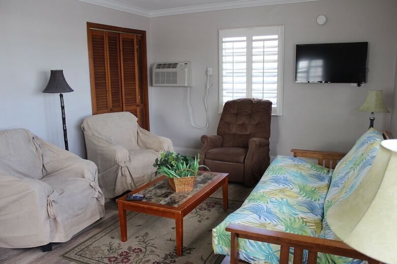 Shoreline Suites & Cabana Cottages