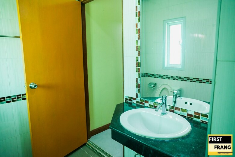 First & Frang Hotel