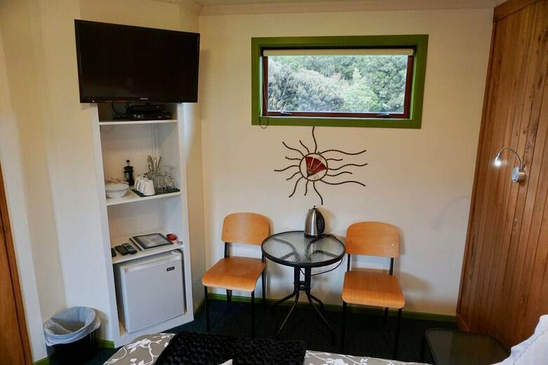 Whistling Frog Cafe & Accommodation