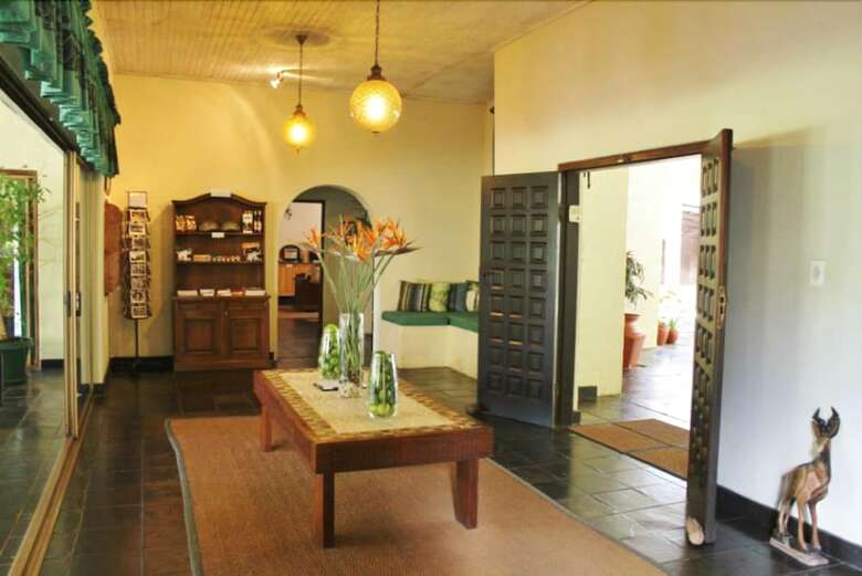 Hotel Laughing Waters Guest House