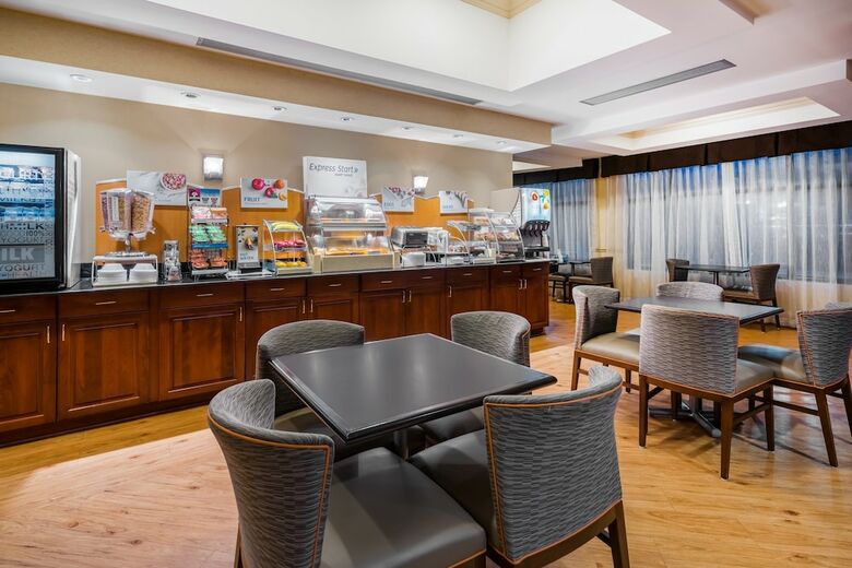 Hotel Holiday Inn Express North East