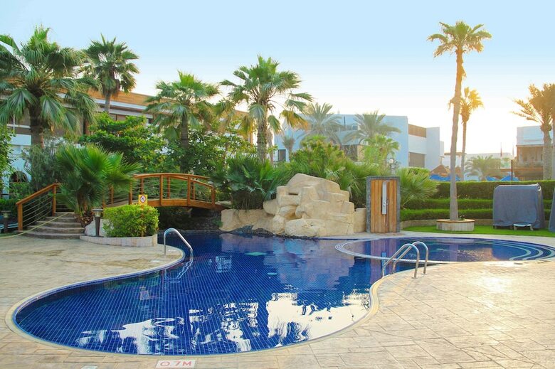 Hotel Dubai Marine Beach Resort & Spa