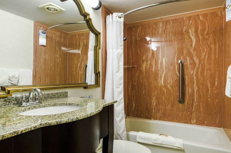 Hotel Quality Inn & Suites