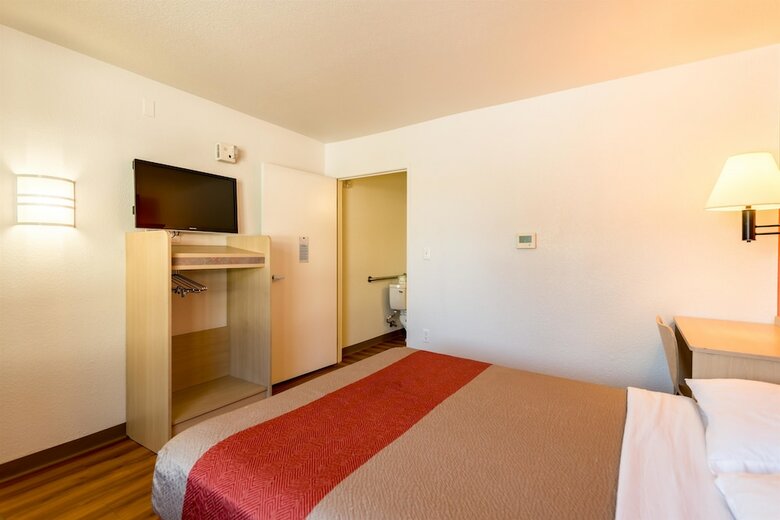 Motel 6 Reno, Nv - Virginia Plumb