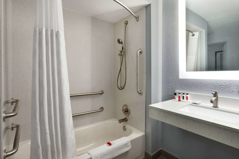 Motel Baymont By Wyndham Shawnee