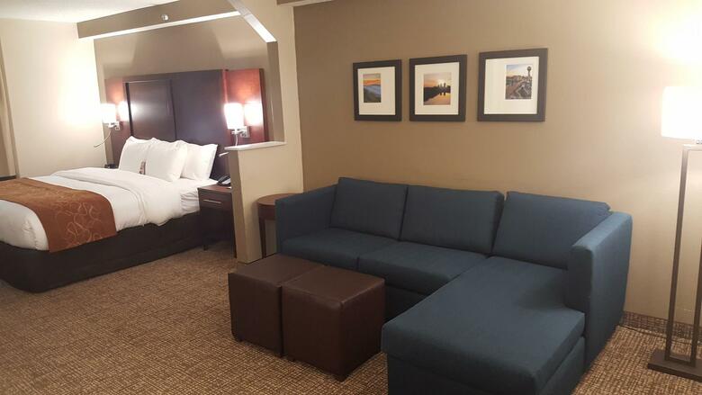 Hotel Comfort Suites Airport