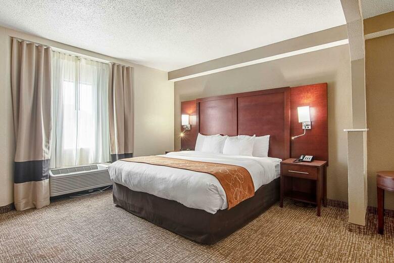 Hotel Comfort Suites Airport