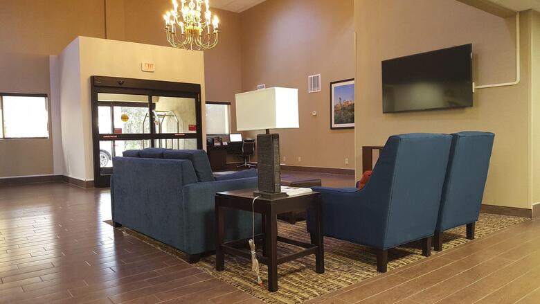 Hotel Comfort Suites Airport