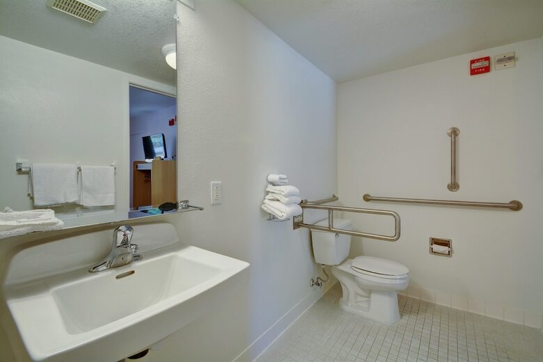 Motel 6 Windsor Locks, Ct - Hartford
