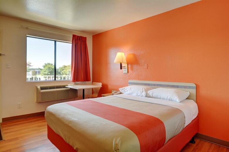 Motel 6 Windsor Locks, Ct - Hartford