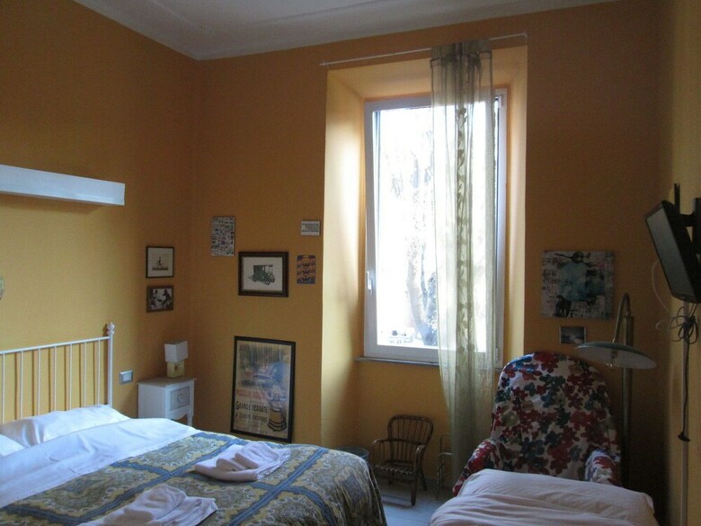 25 Rooms B&B