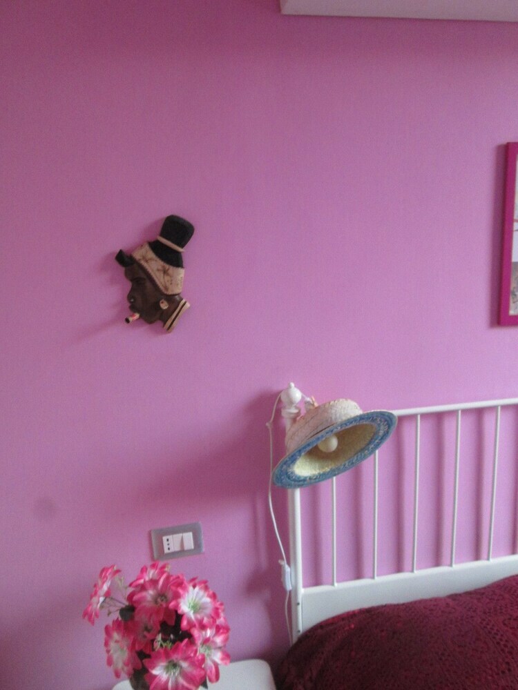 25 Rooms B&B