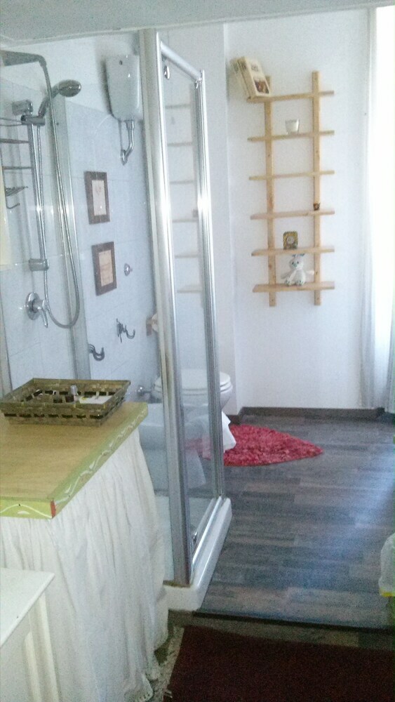 25 Rooms B&B