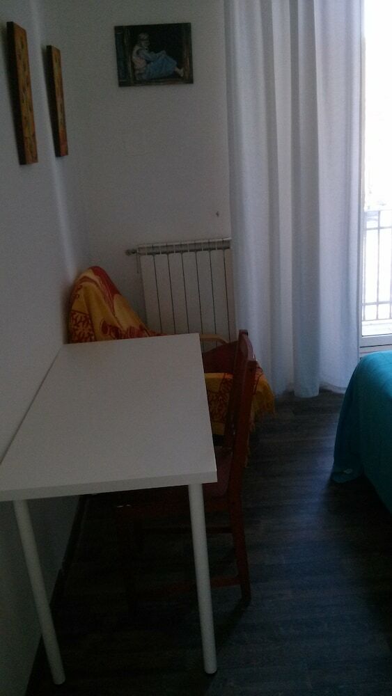 25 Rooms B&B