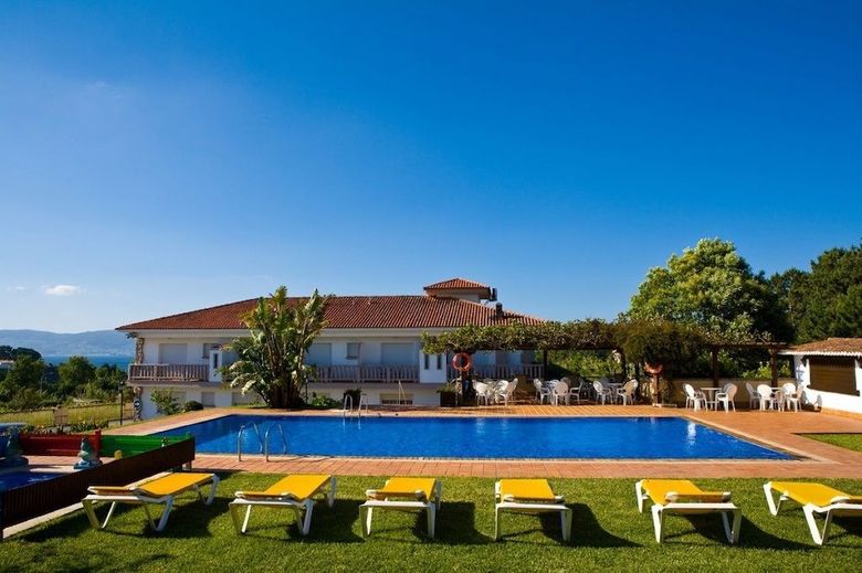 Aparthotel Punta Cabicastro