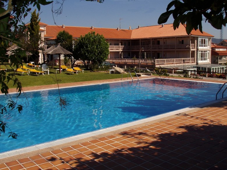 Aparthotel Punta Cabicastro