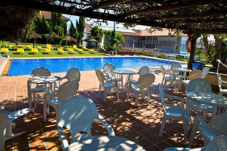Aparthotel Punta Cabicastro