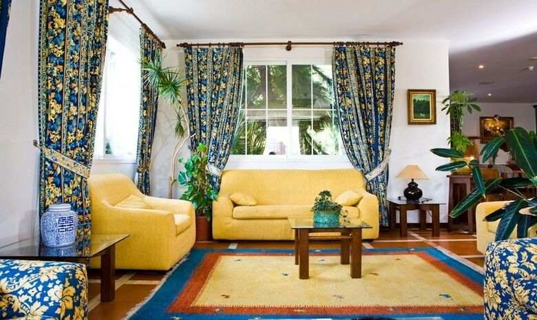 Aparthotel Punta Cabicastro