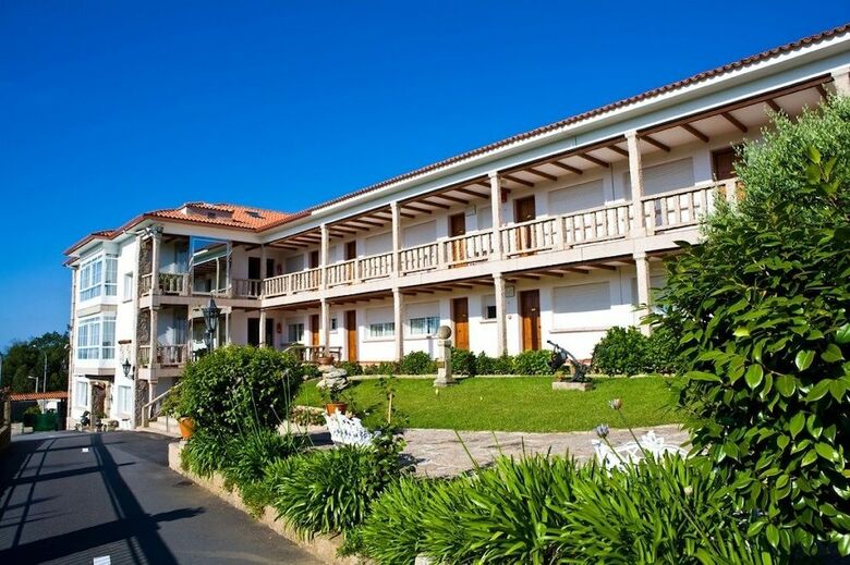 Aparthotel Punta Cabicastro