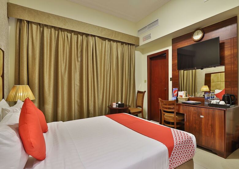 Oyo 101 Click Hotel