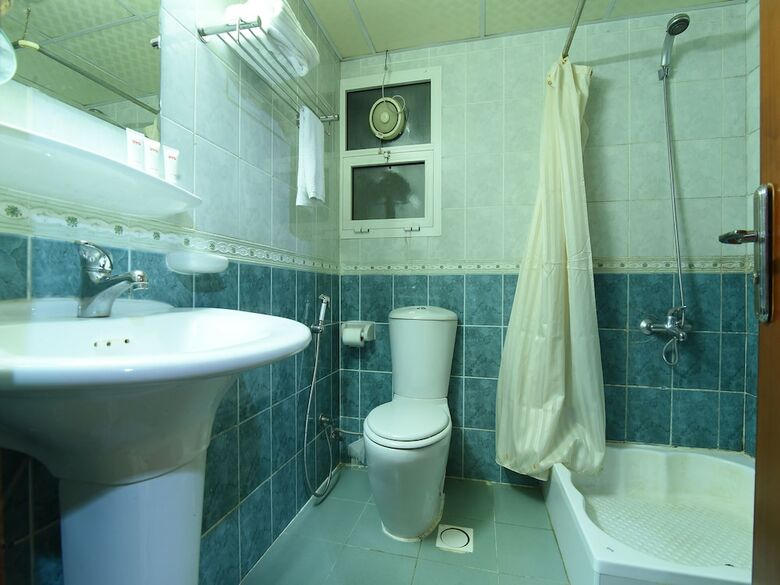 Hotel Oyo 274 California Suites