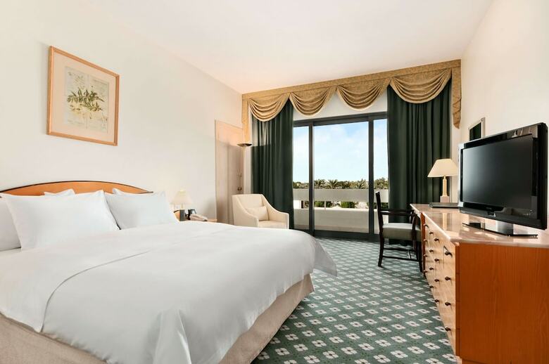 Radisson Blu Hotel & Resort, Al Ain