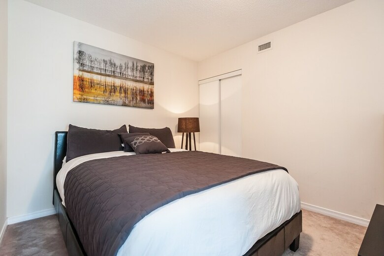 Life Suites - Front And Spadina